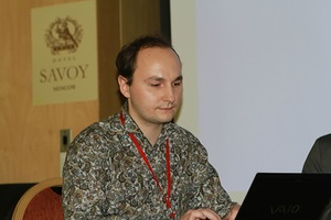 Николай Хиврин на SEO Moscow 2011 (из фотообзора Юрия Михалыча)