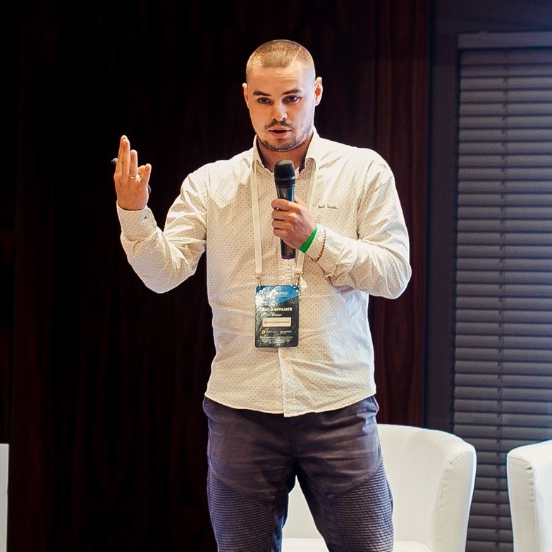 Денис Нарижный