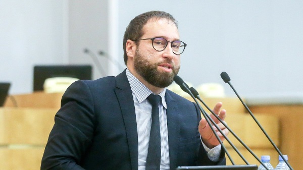 Депутат Антон Горелкин решил отозвать законопроект об ограничении доли иностранцев в «значимых» IT-компаниях, чтобы заняться его доработкой.