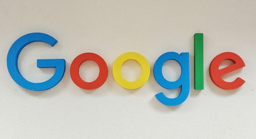 Антимонопольное ведомство Франции постановило, что Google обязан платить французским издателям и новостным агентствам за использование их контента в результатах поиска