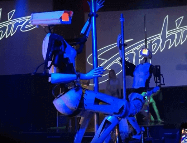 Роботы танцуют танец на шесте в ночном клубе
