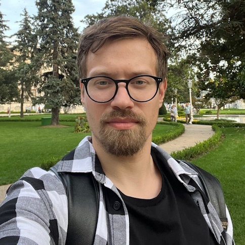 Максим Акулов