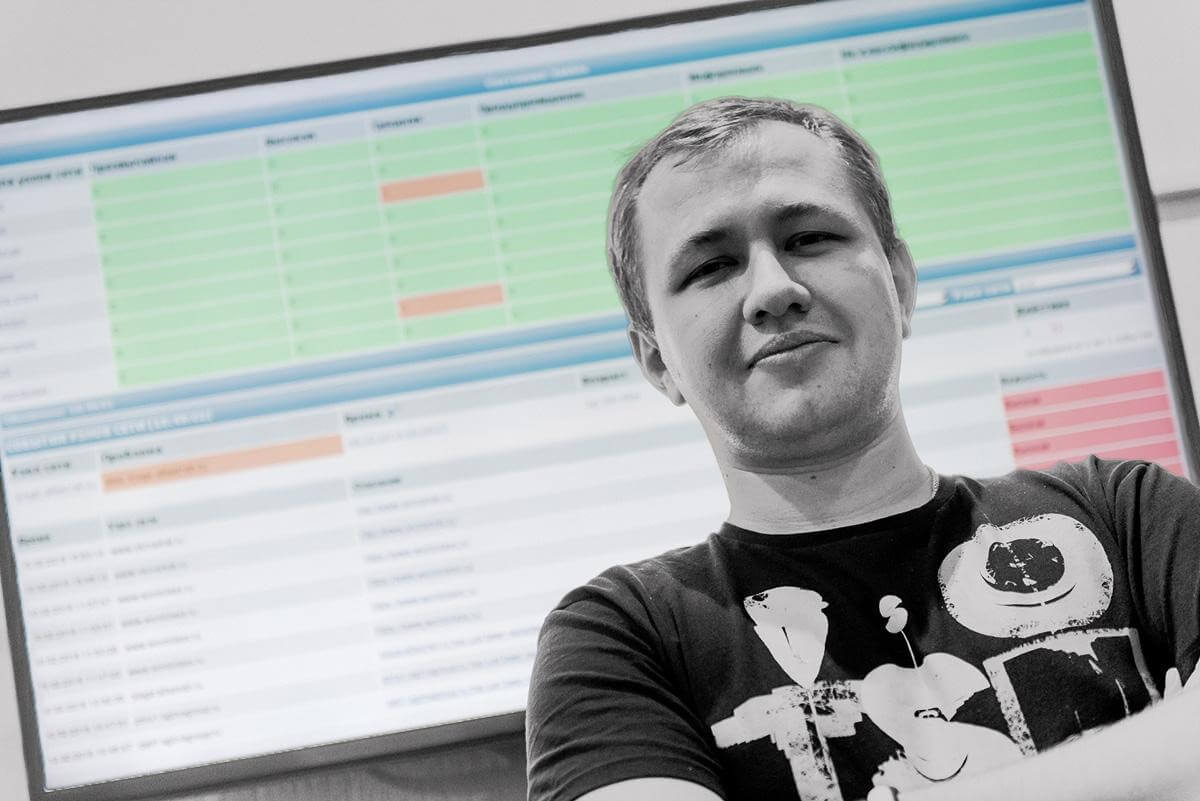 Старший системный администратор Дмитрий Соболь следит за отказоустойчивостью всех сайтов наших клиентов.jpg