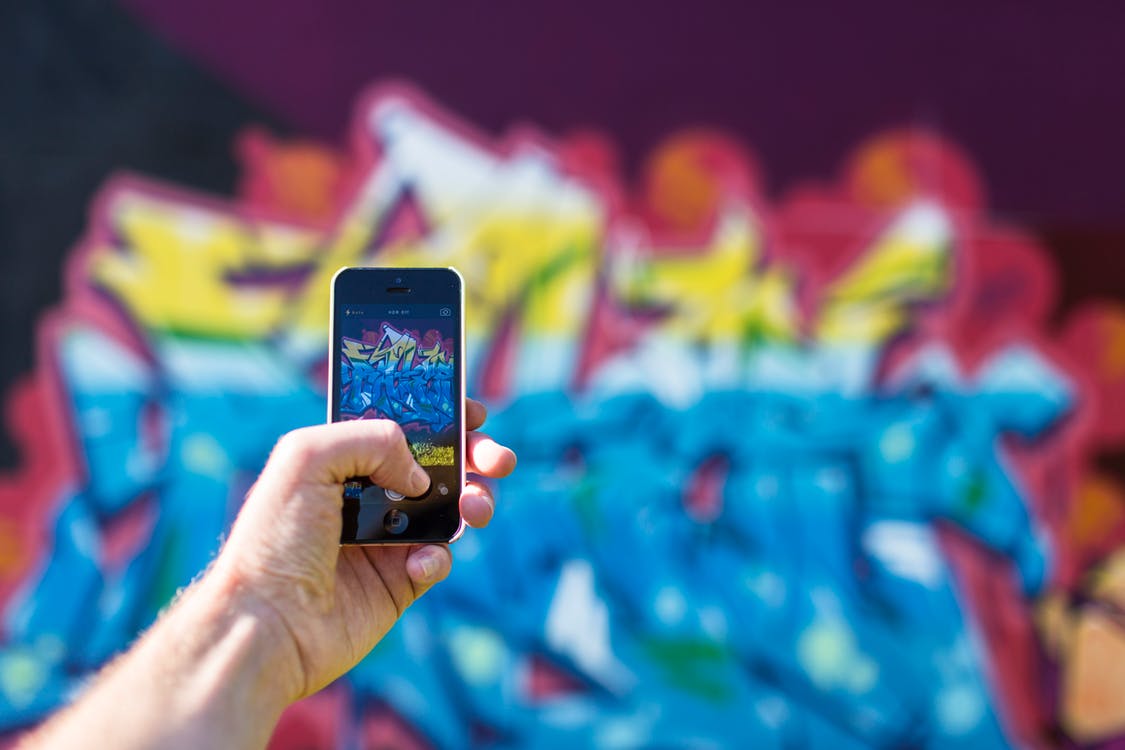 iphone-smartphone-taking-photo-graffiti.jpg