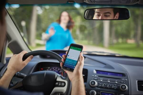 В одном из штатов Австралии начали использовать камеры с искусственным интеллектом, которые выявляют водителей, использующих смартфоны за рулем