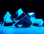 Нейросети в рекламе: от генерации креативов до аналитики –  кейсы и чек-лист 