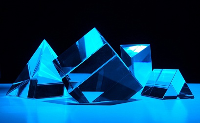 Нейросети в рекламе: от генерации креативов до аналитики –  кейсы и чек-лист 