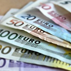 Минфин хочет ускорить введение пошлин на интернет-покупки дороже €500