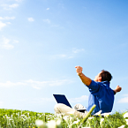 Каждый второй пользователь выходит в интернет с планшета или смартфона